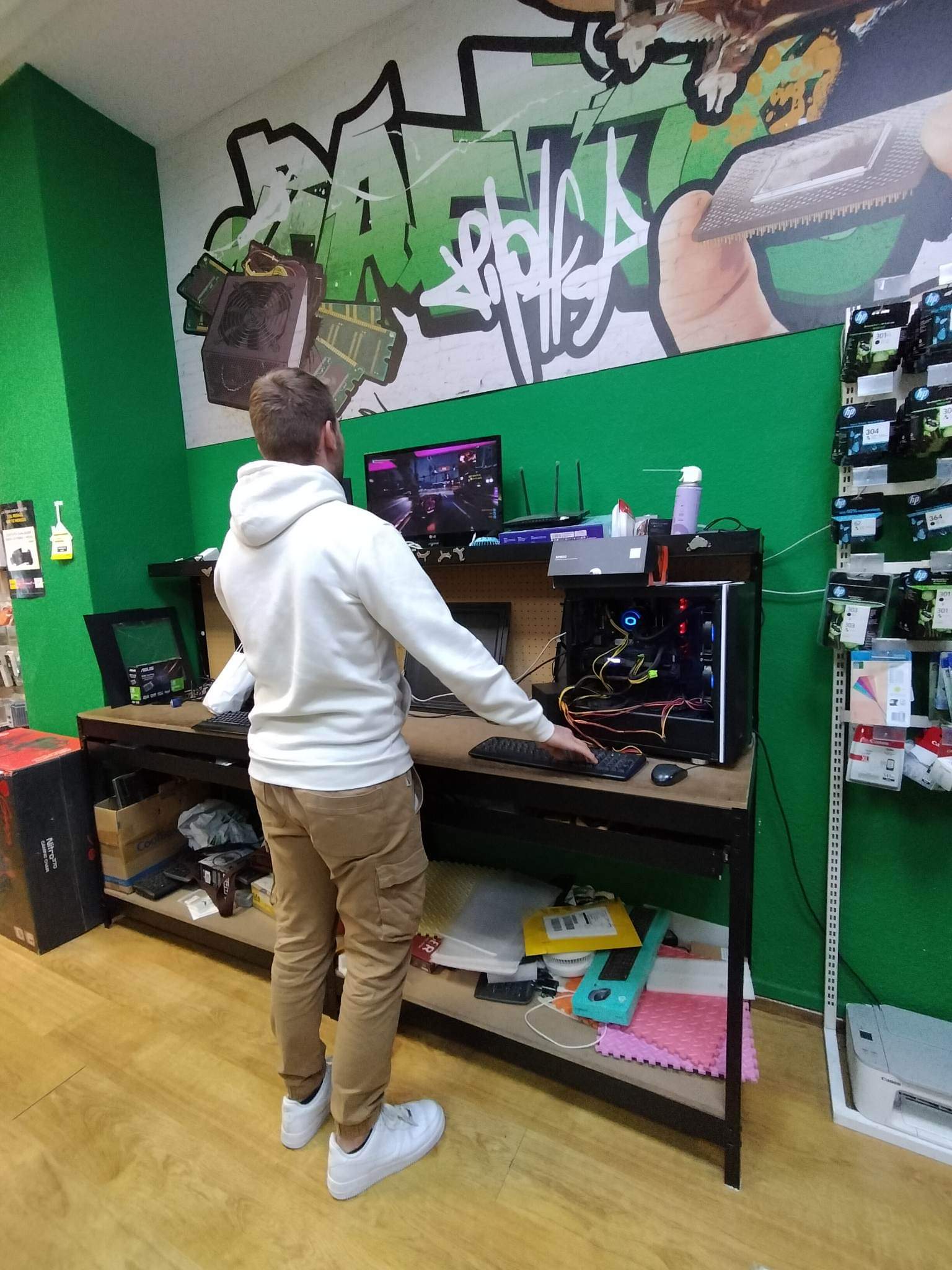 zdjecie grupowe z lotniska